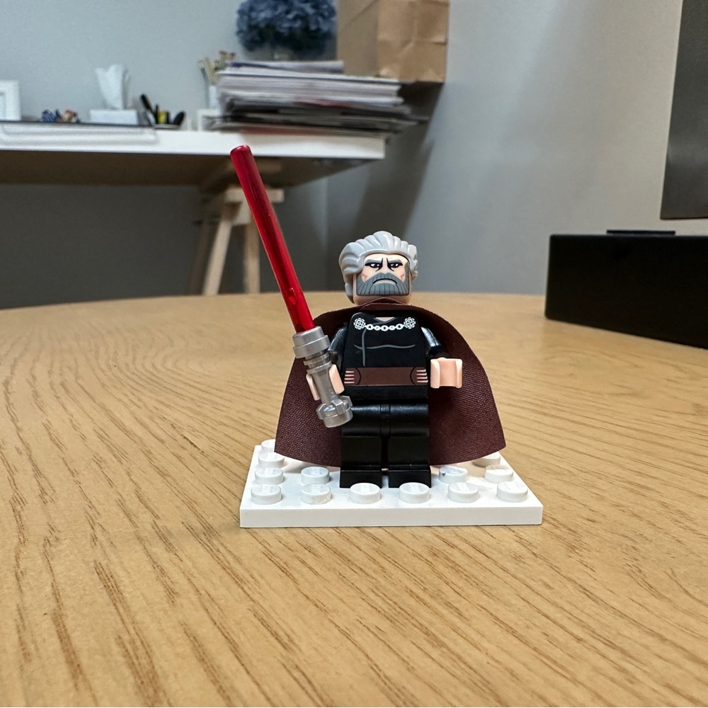 LEGO Star Wars Count Dooku Minifigure with Red Lightsaber